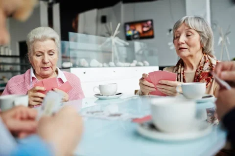 depositphotos 141349446 stock photo women playing cards